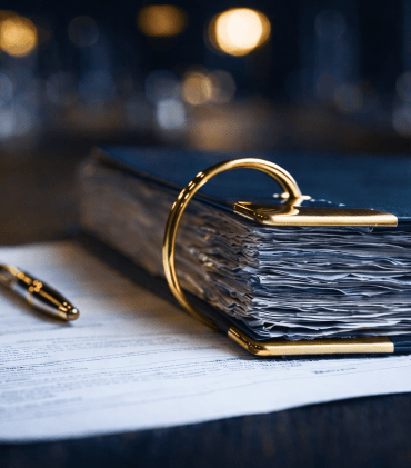 법규 정책 해독 배경 이미지